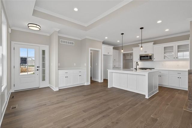 8283 Brockway Street, Lenexa, KS 66220