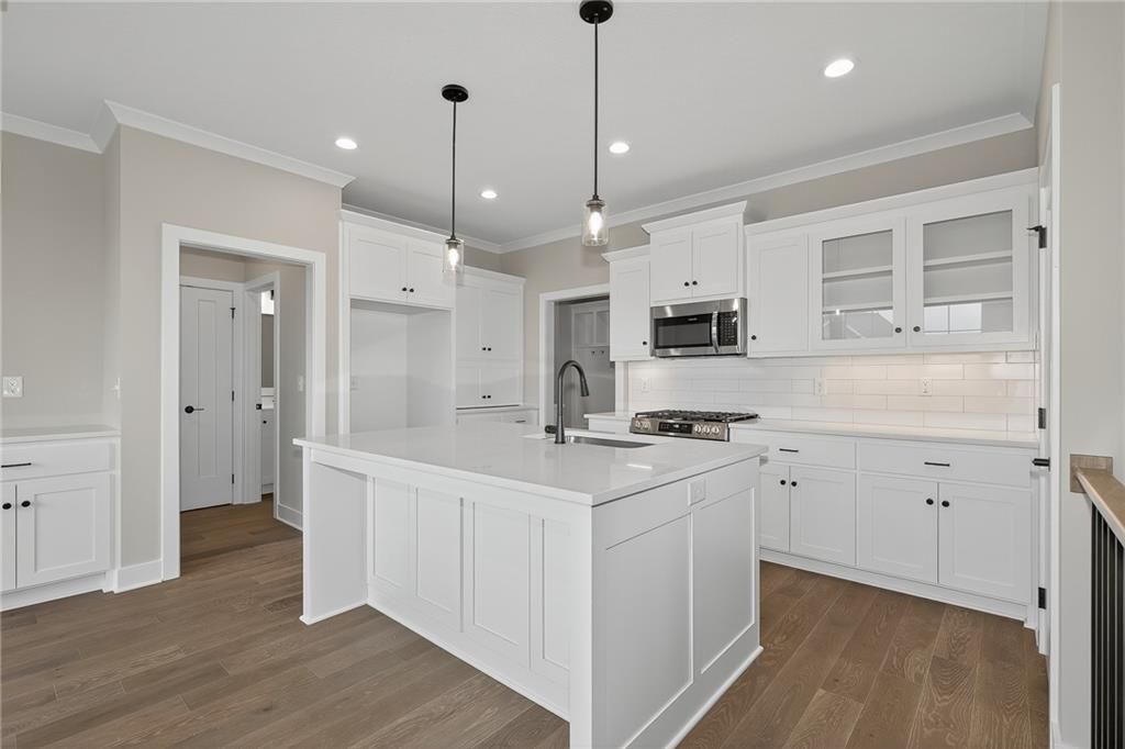 8283 Brockway Street, Lenexa, KS 66220
