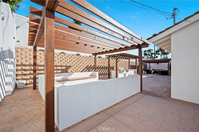 5212 Reynier Avenue, Los Angeles, CA 90056