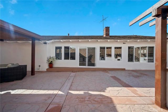 5212 Reynier Avenue, Los Angeles, CA 90056