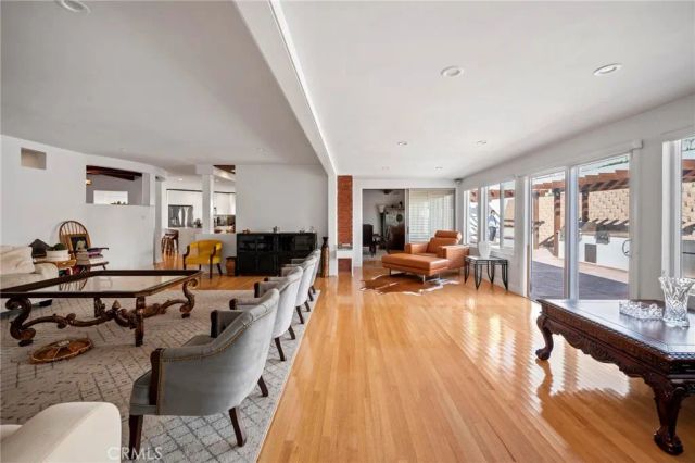 5212 Reynier Avenue, Los Angeles, CA 90056