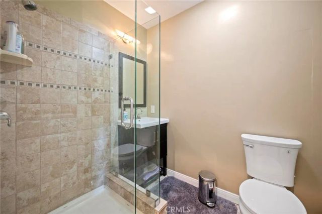 5212 Reynier Avenue, Los Angeles, CA 90056