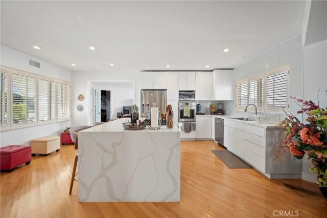 5212 Reynier Avenue, Los Angeles, CA 90056