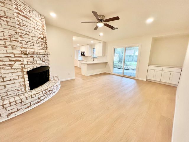 2517 21st Avenue N, Texas City, TX 77590