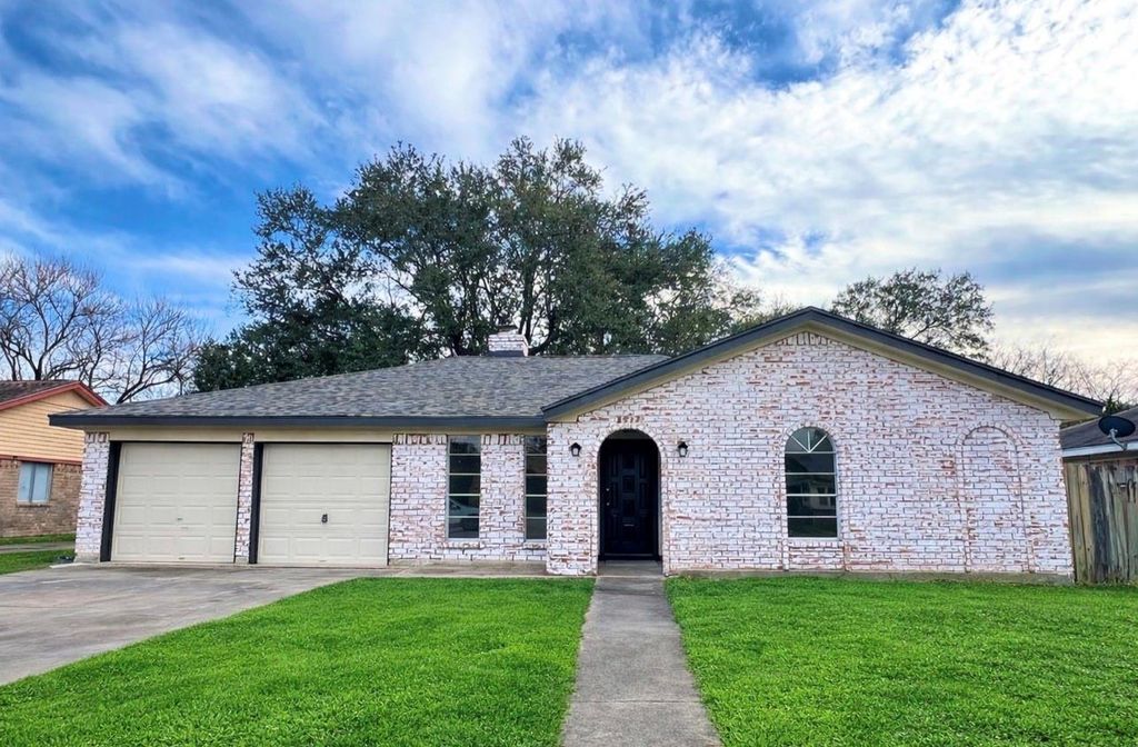 2517 21st Avenue N, Texas City, TX 77590