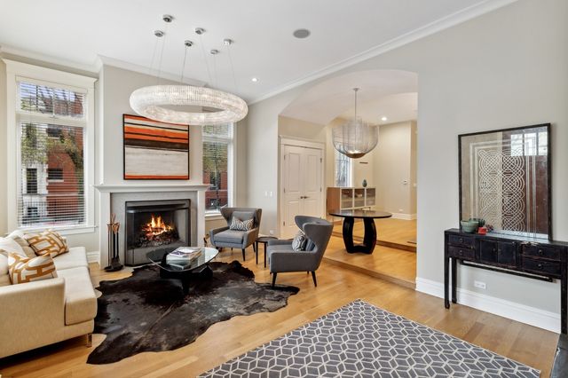 1230 N Hoyne Avenue, Chicago, IL 60622