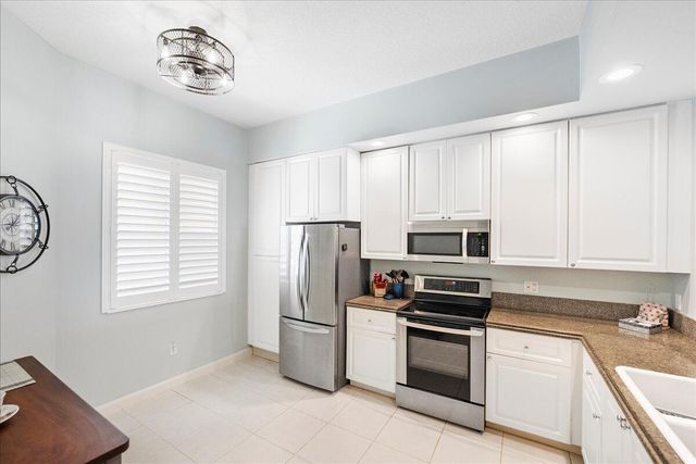 18 Harbour Isle Drive W 102, Fort Pierce, FL 34949