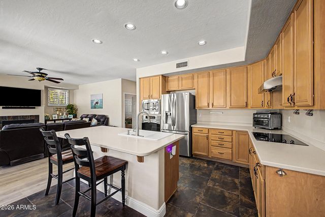 6210 W JULIE Drive, Glendale, AZ 85308