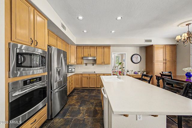 6210 W JULIE Drive, Glendale, AZ 85308