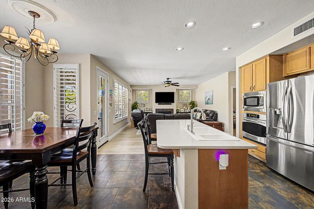 6210 W JULIE Drive, Glendale, AZ 85308