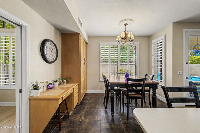6210 W JULIE Drive, Glendale, AZ 85308