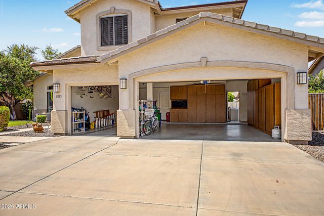 6210 W JULIE Drive, Glendale, AZ 85308