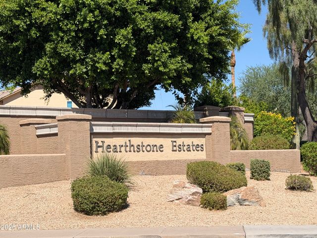 6210 W JULIE Drive, Glendale, AZ 85308