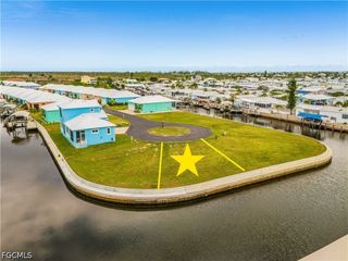 2951 Trawler LN, St James City, FL 33956
