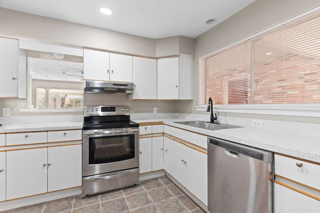 7812 Royal Lane 210, Dallas, TX 75230