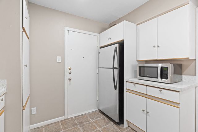 7812 Royal Lane 210, Dallas, TX 75230