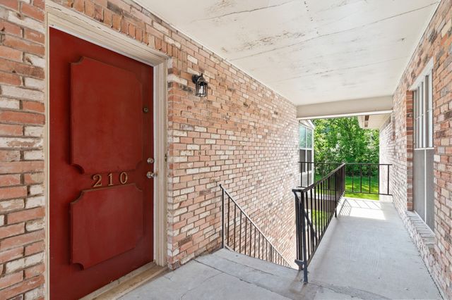 7812 Royal Lane 210, Dallas, TX 75230