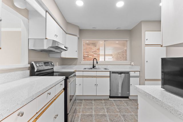 7812 Royal Lane 210, Dallas, TX 75230