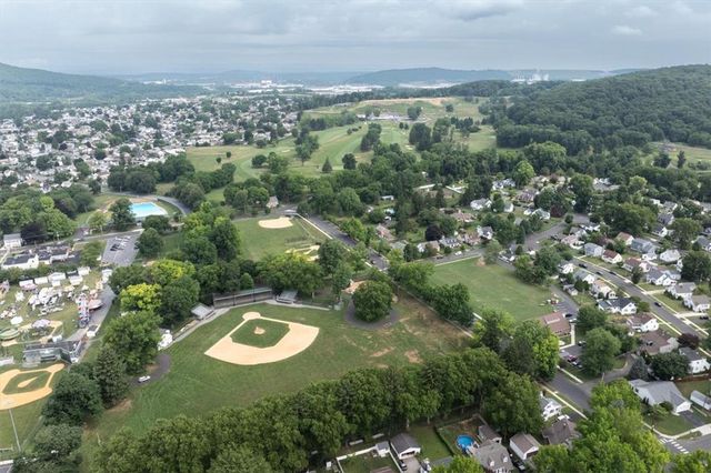 303 Cedar Road, Hellertown Boro, PA 18055