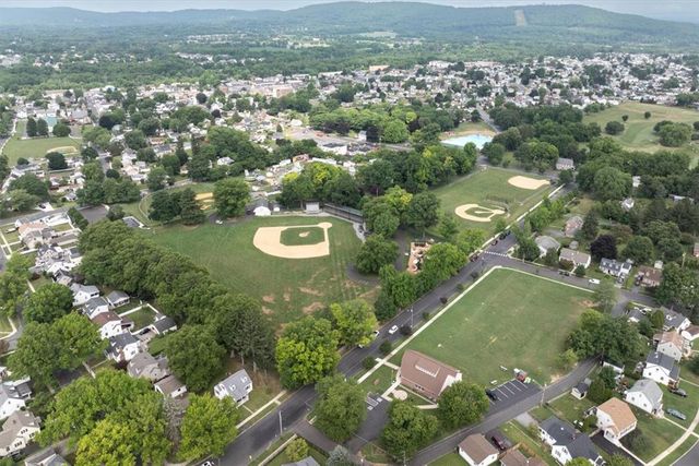 303 Cedar Road, Hellertown Boro, PA 18055
