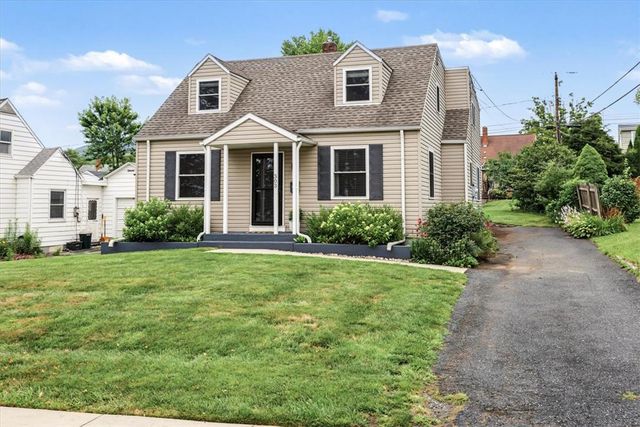 303 Cedar Road, Hellertown Boro, PA 18055