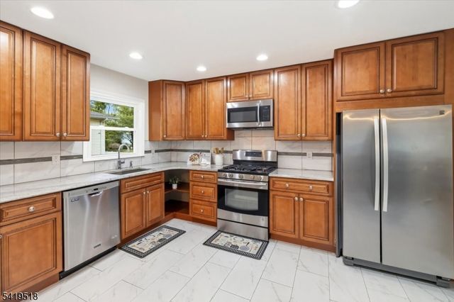 41 Ackerman Dr, Fair Lawn Boro, NJ 07410