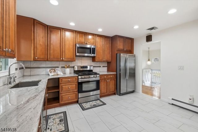 41 Ackerman Dr, Fair Lawn Boro, NJ 07410