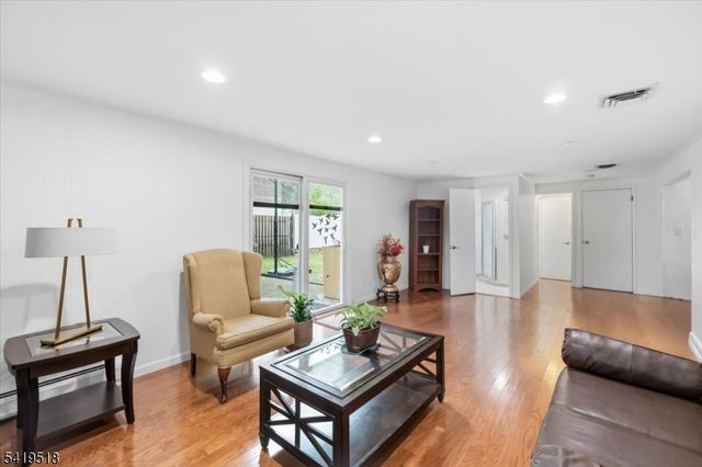 41 Ackerman Dr, Fair Lawn Boro, NJ 07410