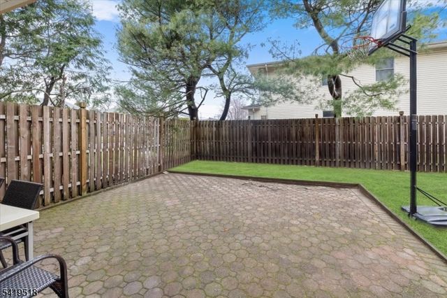 41 Ackerman Dr, Fair Lawn Boro, NJ 07410