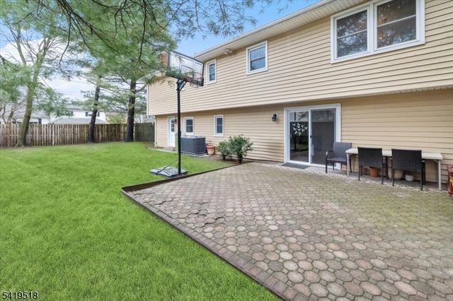 41 Ackerman Dr, Fair Lawn Boro, NJ 07410