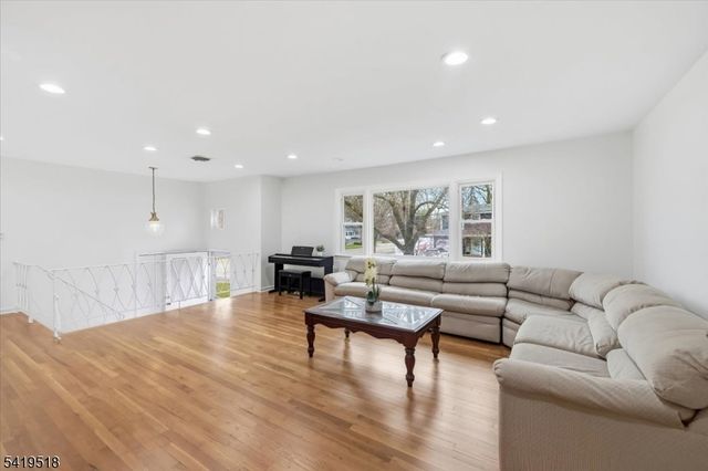 41 Ackerman Dr, Fair Lawn Boro, NJ 07410