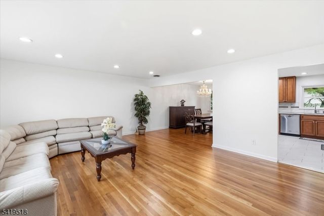 41 Ackerman Dr, Fair Lawn Boro, NJ 07410