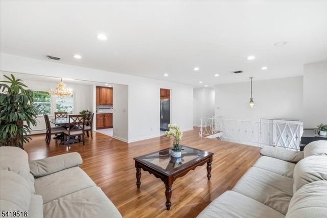 41 Ackerman Dr, Fair Lawn Boro, NJ 07410