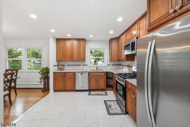 41 Ackerman Dr, Fair Lawn Boro, NJ 07410