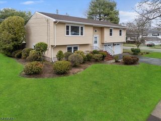 41 Ackerman Dr, Fair Lawn Boro, NJ 07410