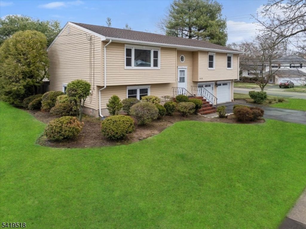 41 Ackerman Dr, Fair Lawn Boro, NJ 07410