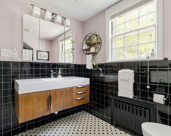 18 Southbourne Rd, Boston, MA 02130