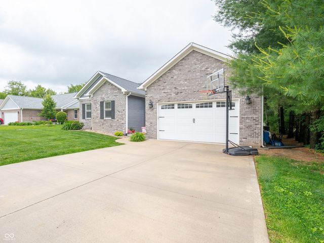 249 Patriots Landing, Coatesville, IN 46128