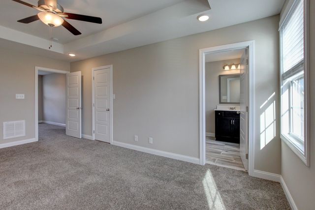 4010 Fort Sumter Dr, Clarksville, TN 37042