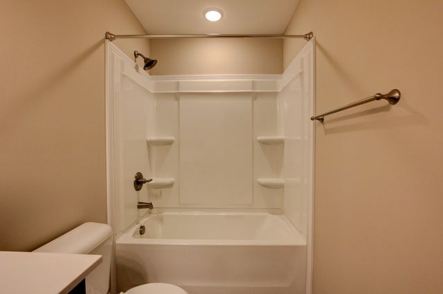 4010 Fort Sumter Dr, Clarksville, TN 37042