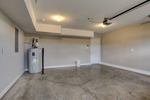 4010 Fort Sumter Dr, Clarksville, TN 37042
