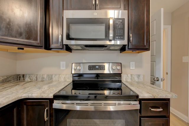 4010 Fort Sumter Dr, Clarksville, TN 37042