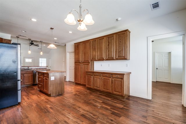 2412 Colquitt Road, Terrell, TX 75160