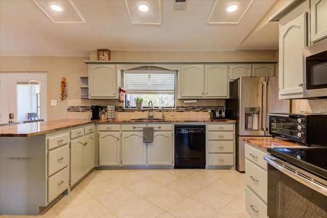 200 Harbor Cir CIR, Georgetown, TX 78633