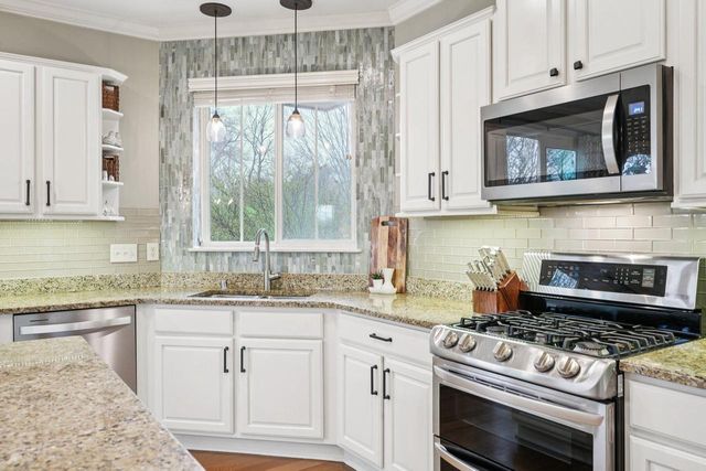W244N5731 Falcon DRIVE, Sussex, WI 53089