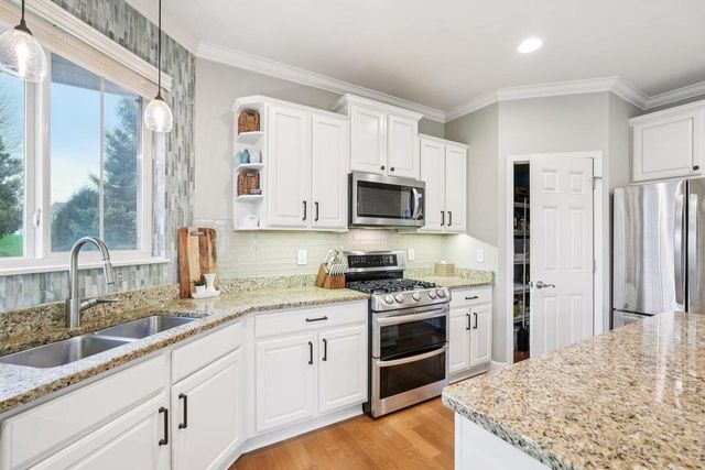W244N5731 Falcon DRIVE, Sussex, WI 53089