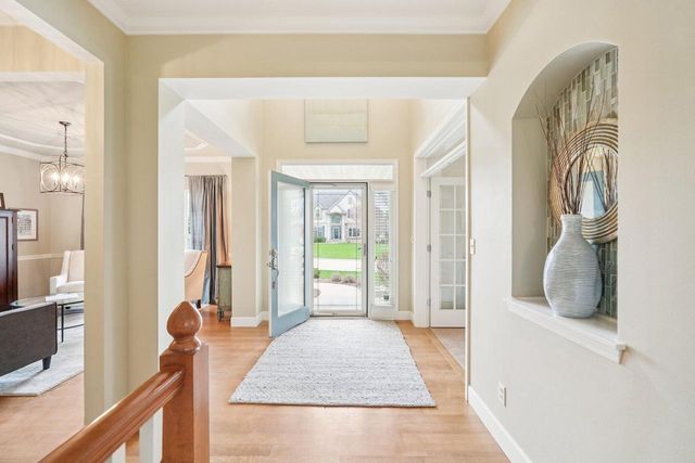W244N5731 Falcon DRIVE, Sussex, WI 53089