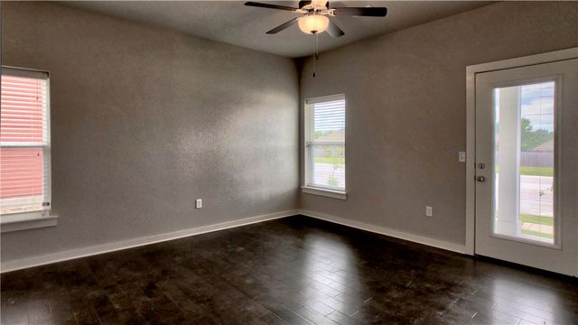 3881 W Albatross Loop, Fayetteville, AR 72704