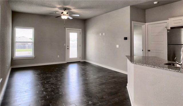 3881 W Albatross Loop, Fayetteville, AR 72704