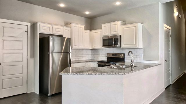 3881 W Albatross Loop, Fayetteville, AR 72704